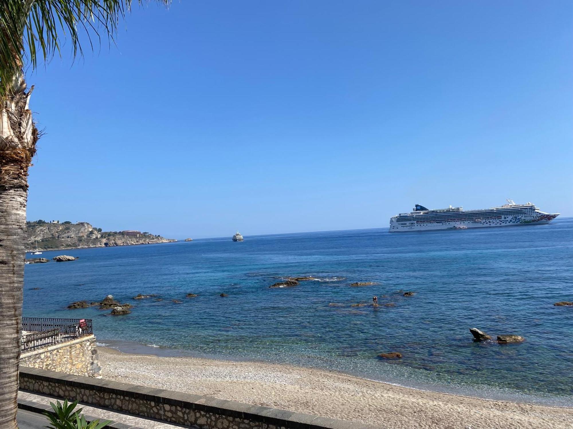 Villa Casa Nicole Fronte Mare Giardini-Naxos Exterior foto