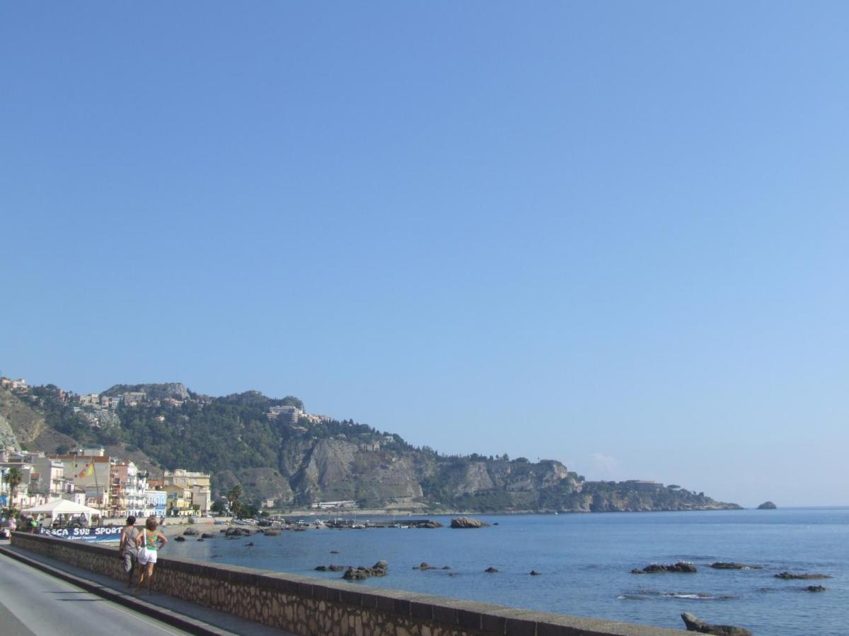 Villa Casa Nicole Fronte Mare Giardini-Naxos Exterior foto
