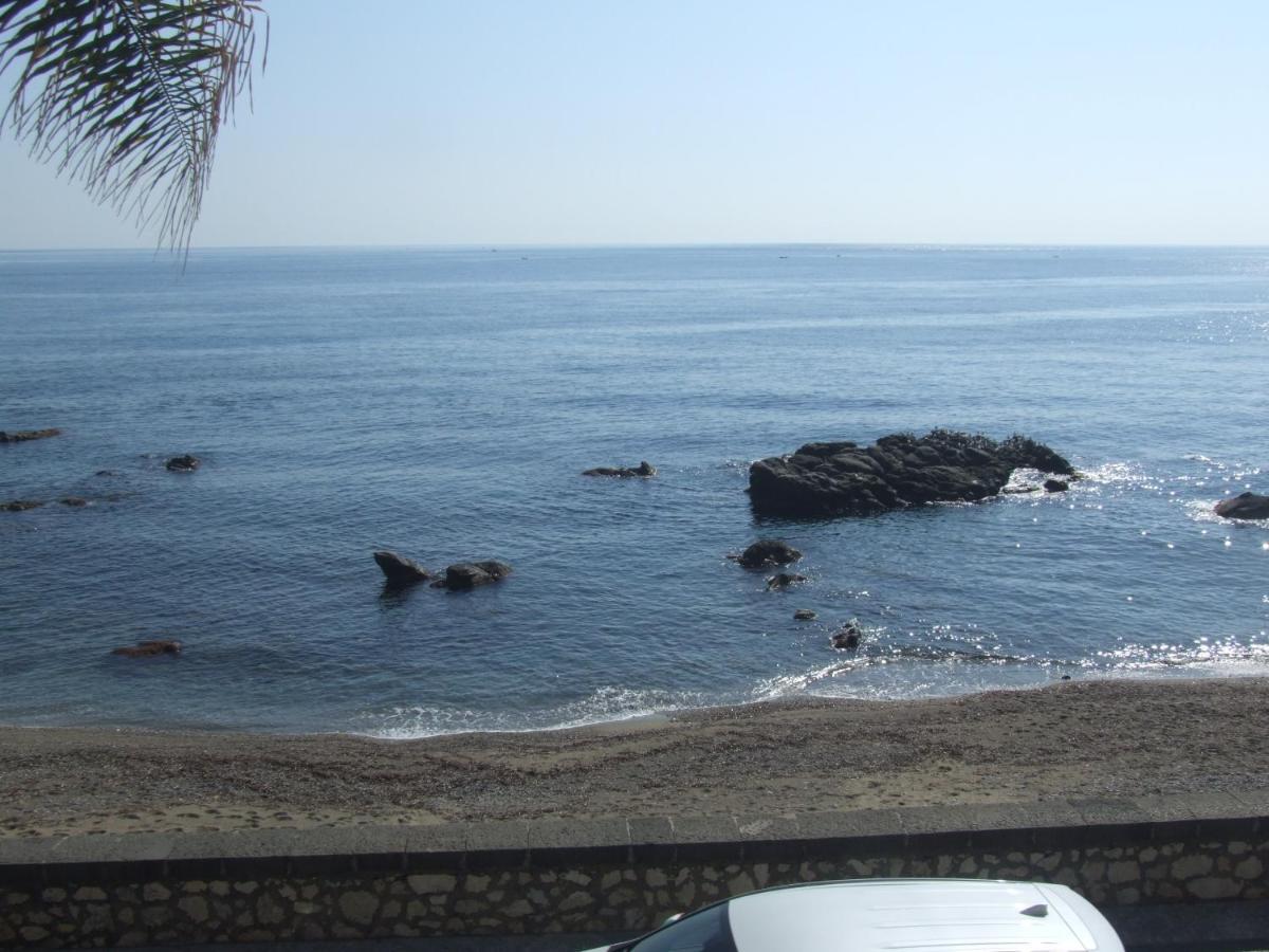 Villa Casa Nicole Fronte Mare Giardini-Naxos Exterior foto